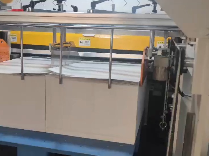 HKZ自動(dòng)整機(jī)橫切機(jī)（不干膠切紙機(jī)）